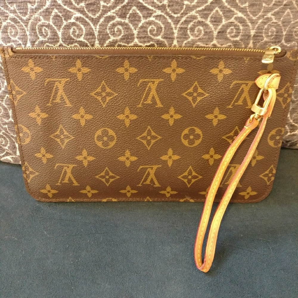 SOLDAuthentic Louis Vuitton Neverfull mm/gm pouch